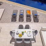 Villa Azure Luxury Pool *