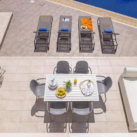 Azure Luxury Pool Villa *