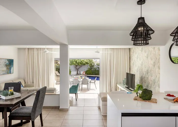 Azure Luxury Pool