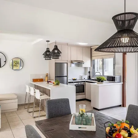 Azure Luxury Pool Villa *