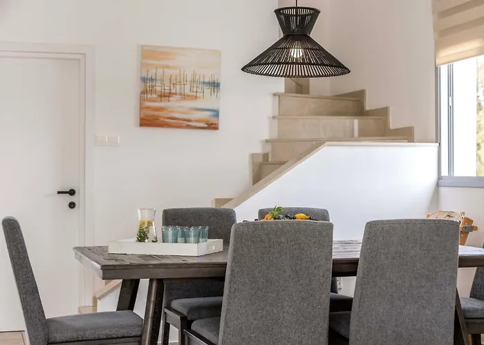 ヴィラ Azure Luxury Pool プロタラス