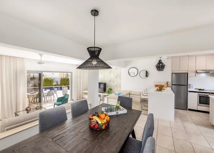 Azure Luxury Pool * プロタラス