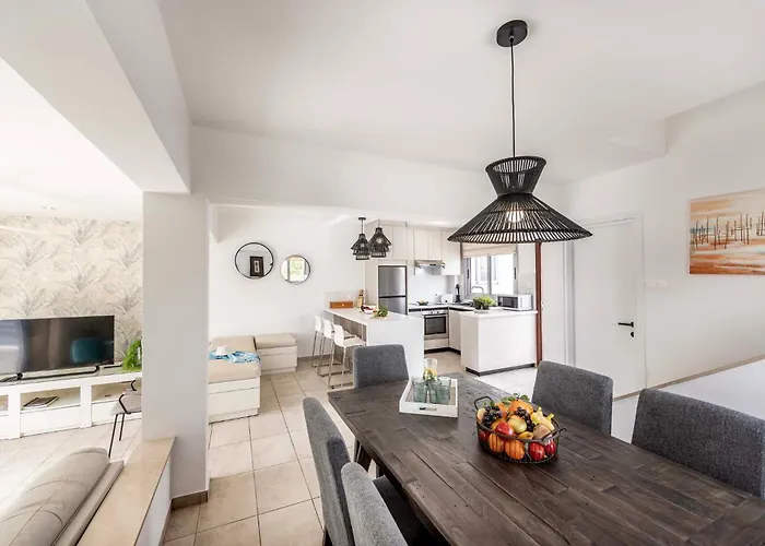 Azure Luxury Pool プロタラス