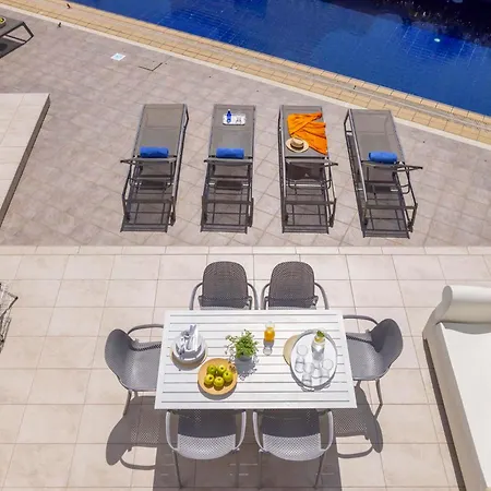 Вилла Azure Luxury Pool *