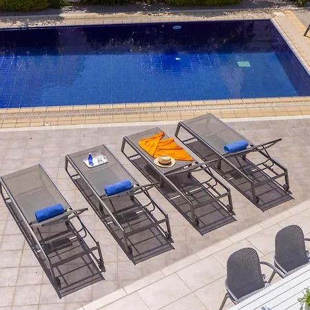 Villa Azure Luxury Pool