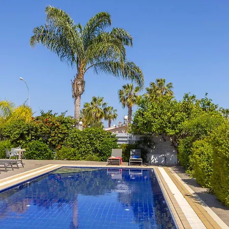 Azure Luxury Pool فيلة