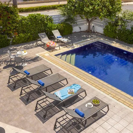 Azure Luxury Pool Вилла