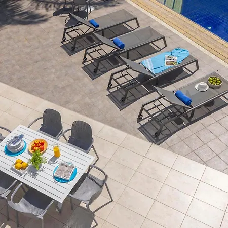 Azure Luxury Pool Вилла