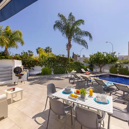 Вилла Azure Luxury Pool *