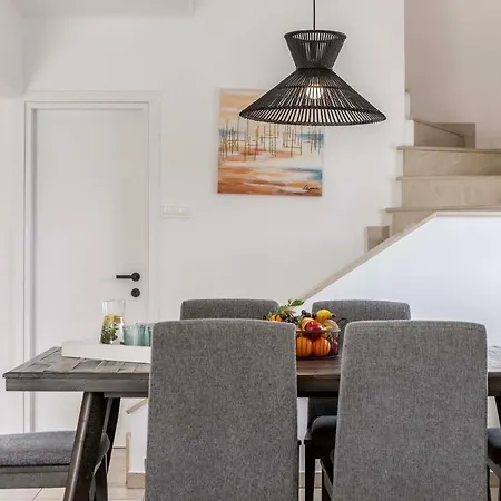 Azure Luxury Pool فيلة بروتاراس