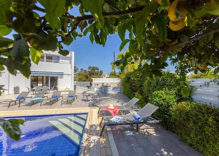 Villa Azure Luxury Pool