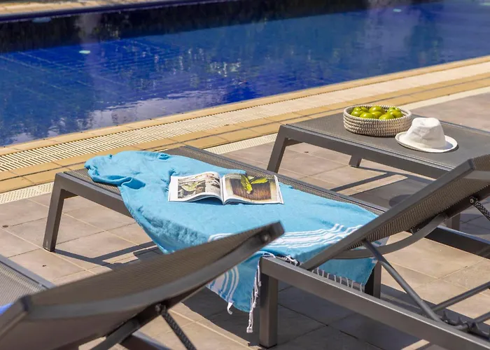 Azure Luxury Pool Villa *