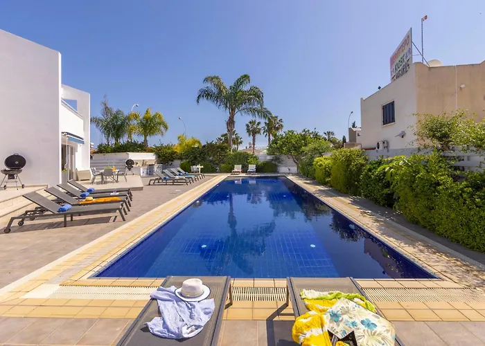 Villa Azure Luxury Pool