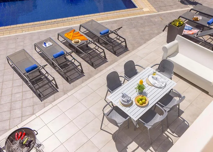 וילה Azure Luxury Pool פרוטאראס