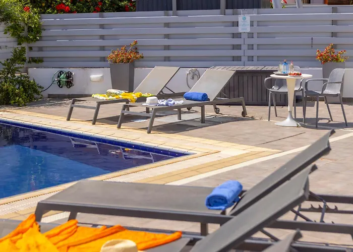 וילה Azure Luxury Pool פרוטאראס