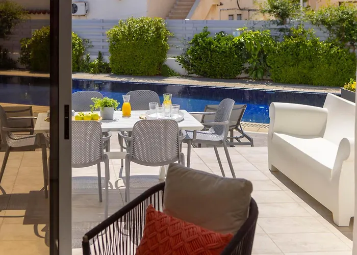 Azure Luxury Pool פרוטאראס