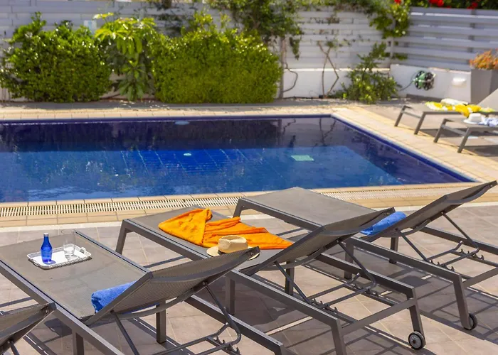 וילה Azure Luxury Pool פרוטאראס