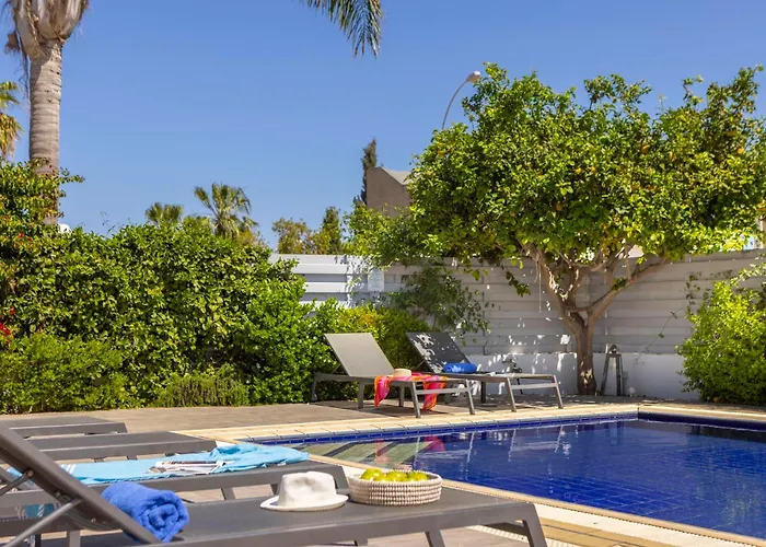 Azure Luxury Pool פרוטאראס