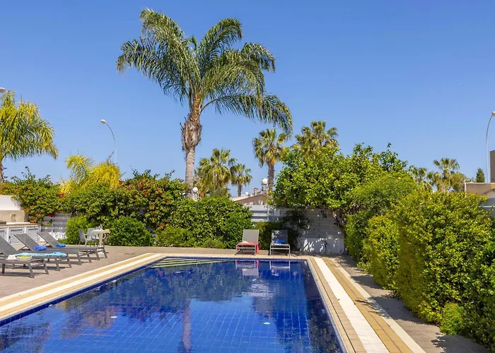 Azure Luxury Pool וילה