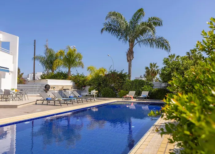 Azure Luxury Pool וילה