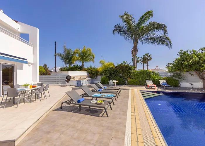 Azure Luxury Pool וילה