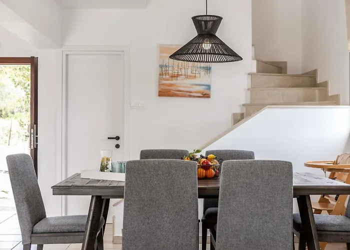 Azure Luxury Pool וילה פרוטאראס